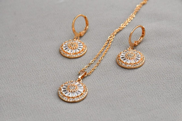 Elegant China Gold Locket Set – Timeless Beauty & Craftsmanship